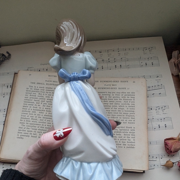 Elegant Porcelain Girl with Goose Figurine - Picture 6 of 12